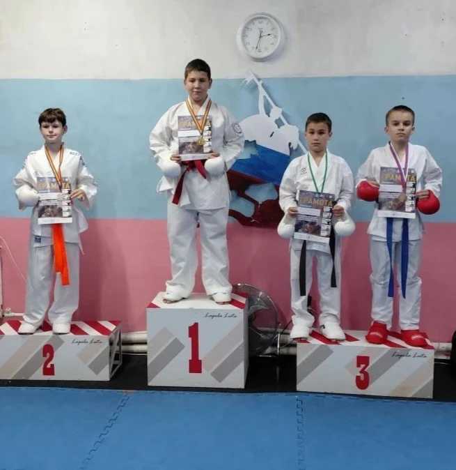 6 июня ученик 5 "Г" класса Компанченко Иван занял I место в Открытом Первенстве города ...