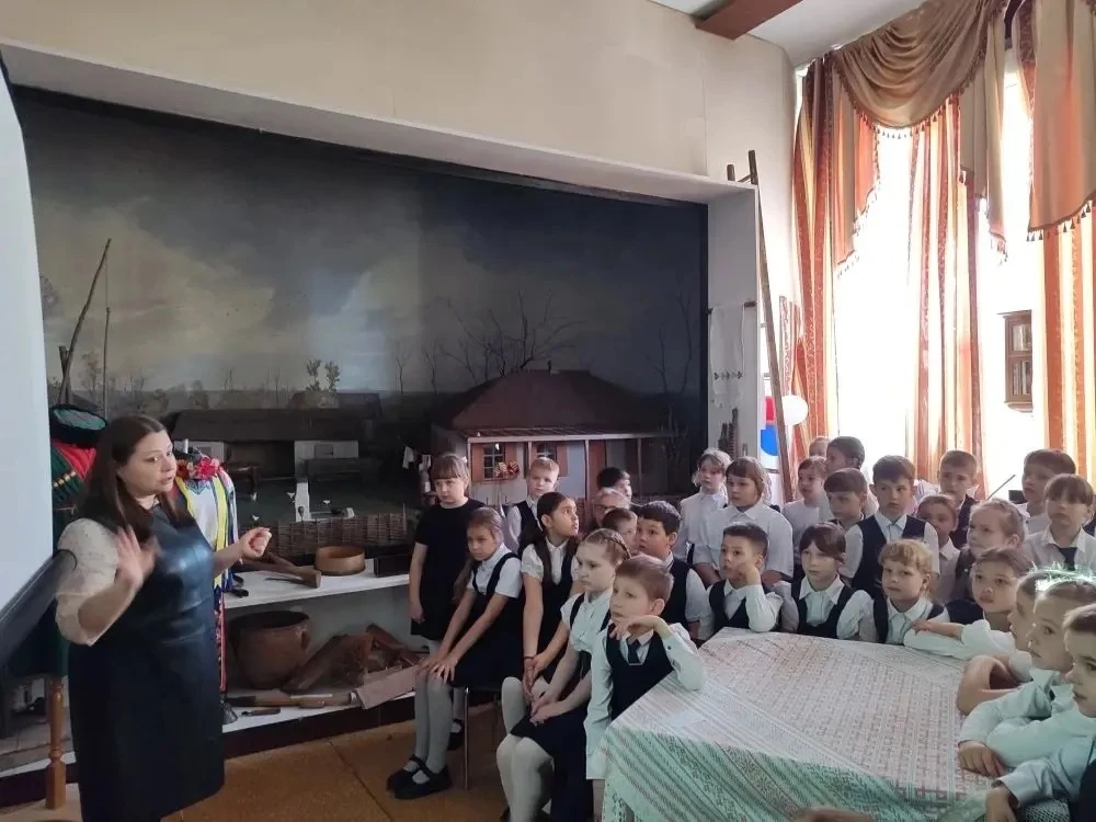 🕯️ Экскурсия в станичный музей  Накануне Дня памяти жертв геноцида советского народа учащиеся 2 «А» 