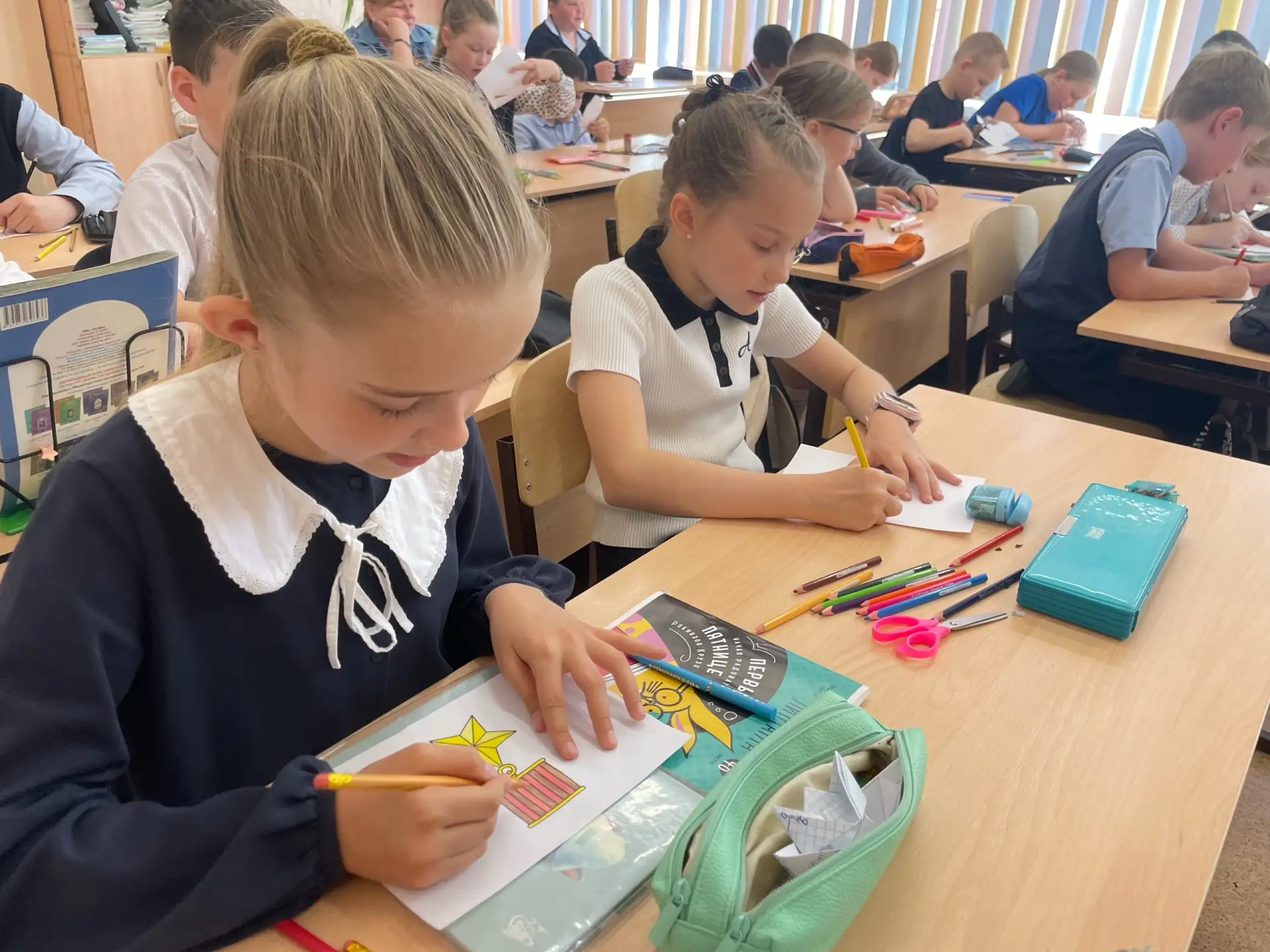 ⭐ «Сокол Победы»: как 3-й класс познакомился с героем-лётчиком Алексеем Грачёвым  6 мая ученицы 10 к