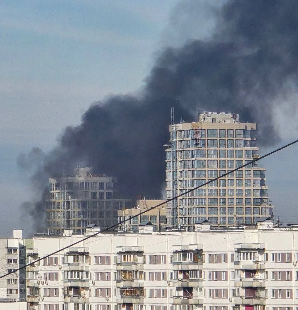 🔥Пожар на улице Берзарина: возгорание произошло в одном из корпусов жилого комплекса п...
