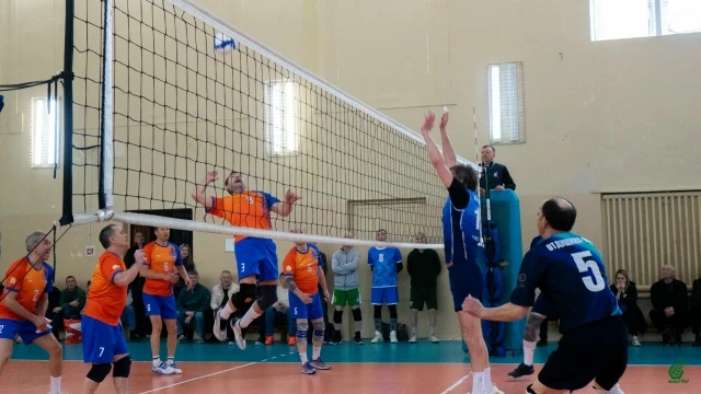 Возраст — не помеха. Настоящий спорт — это навсегда 💪🏐  В БашГАУ завершился «Кубок ректора» по волей