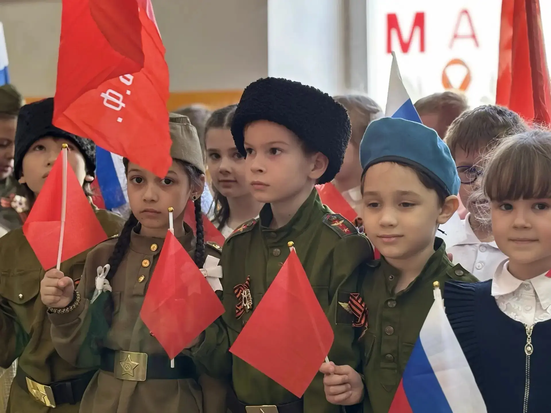 В нашем лицее прошла трогательная и очень значимая акция «Бессмертный полк» 🕊️  Это событие стало на
