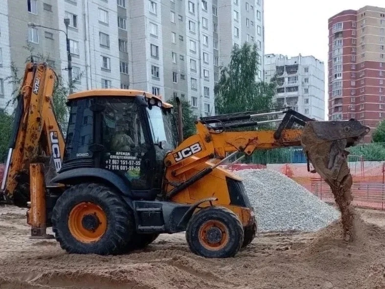 Обустройство новой детской площадки у дома №12 на улице Текстильной стартовало в Лобне 

Сейчас спец