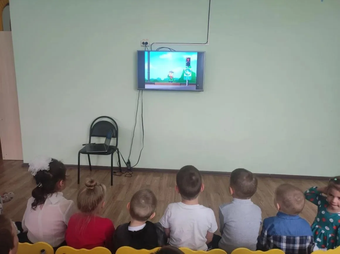 Внимание, друзья! В детском саду идёт обучение безопасности на железной  дороге! 🚂Что ...