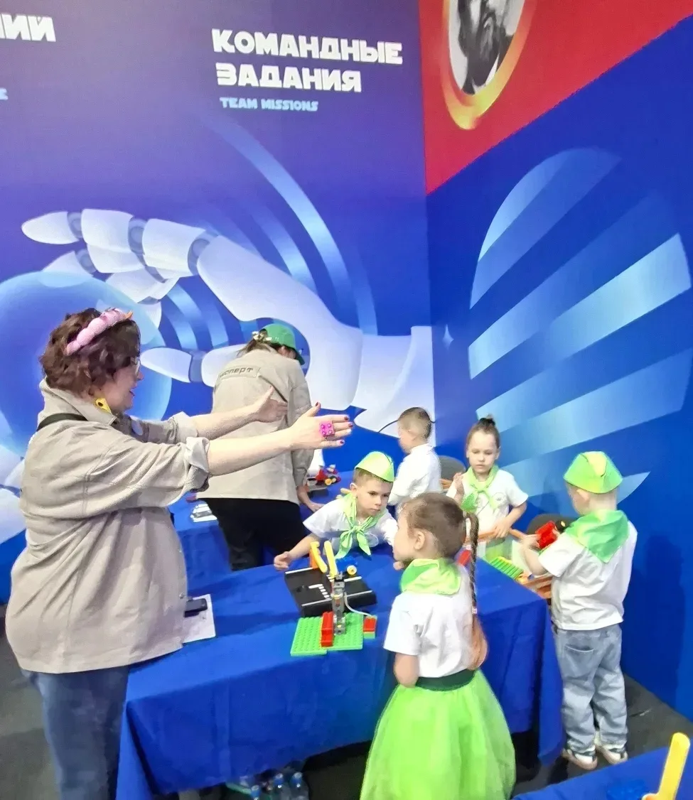 18.04.2026 команда "Техно-творцы"  МБОУ ЦО "Притяжение" защищали проект по робототехнике в направлен