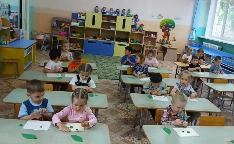 💥Лепка на тему "Гусеница" 🐛в средней группе -  это базовое занятие, направленное на закрепление на