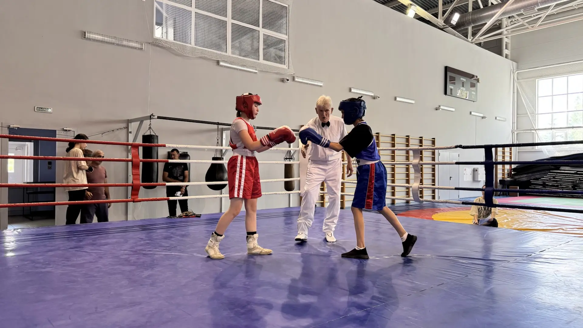 🥊  Юные боксёры показали свои достижения на соревнованиях среди учащихся спортивной шк...