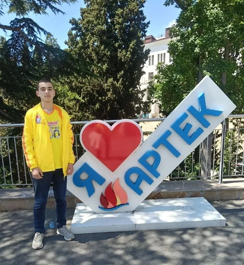 28 мая возвратилась из Артека группа ребят Хабаровского края. В составе артековцев учен...