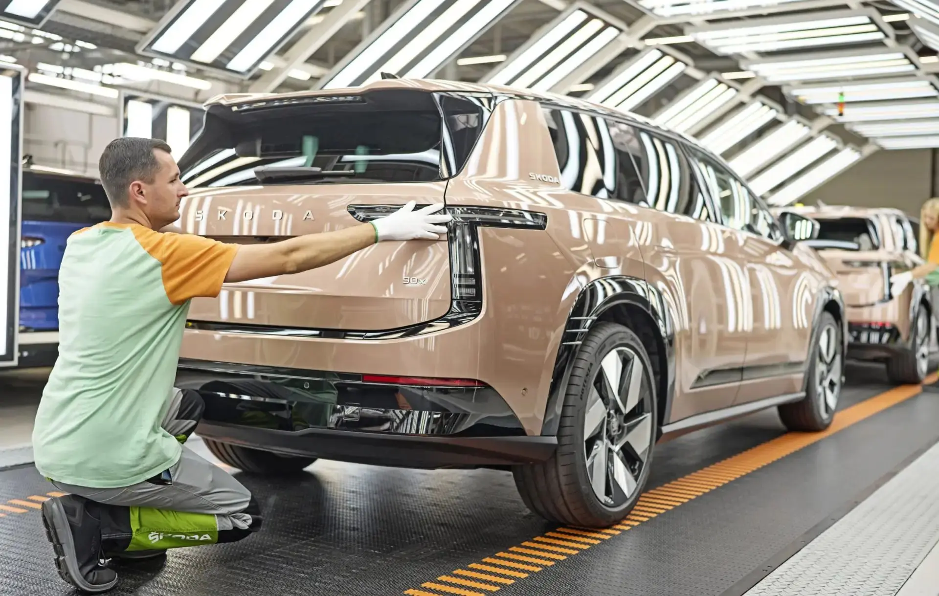 Skoda начала выпуск флагманского электрокроссовера Peaq

Skoda запустила серийное производство новог