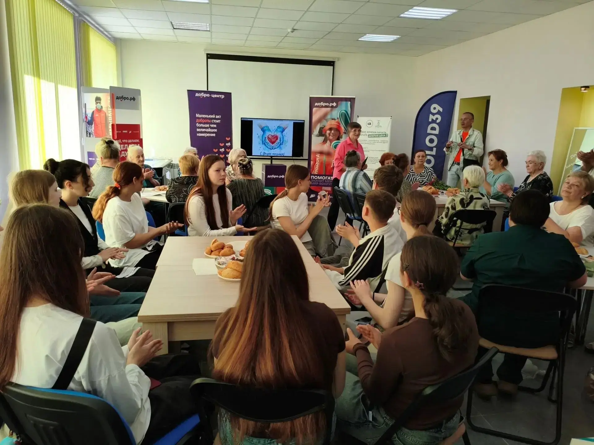 🌟 Встреча с героями в белых халатах: ребята из лагеря труда и отдыха отметили День медицинского раб