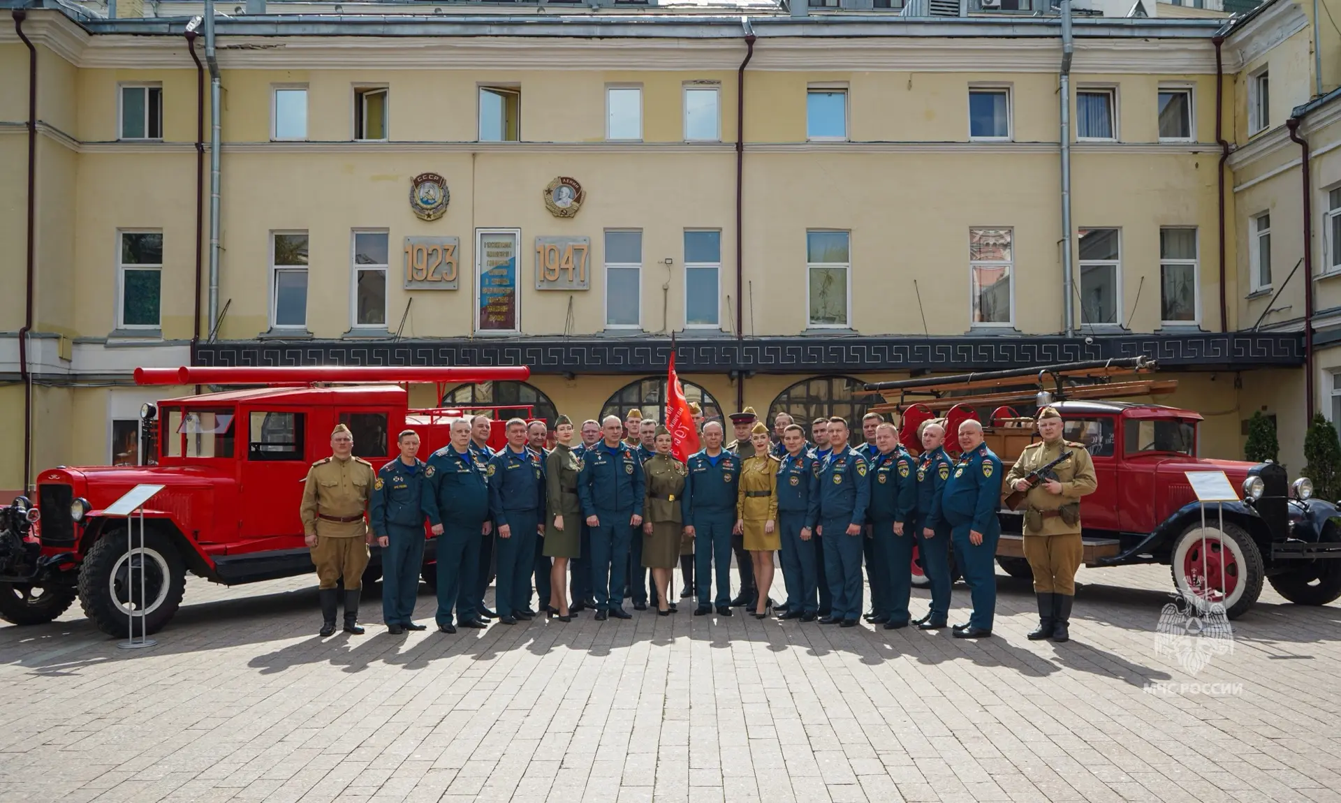 🔘Память и подвиг: День Победы в столичном управлении МЧС России  В Главном управлении МЧС России по 