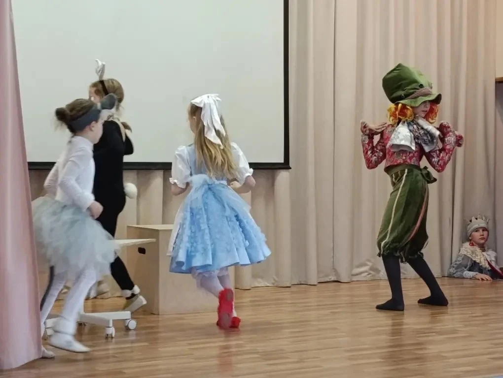 ШКОЛЬНЫЕ СПЕКТАКЛИ🎭  💥 Сегодня для учеников начальной школы детская театральная студия «Соколики»пре