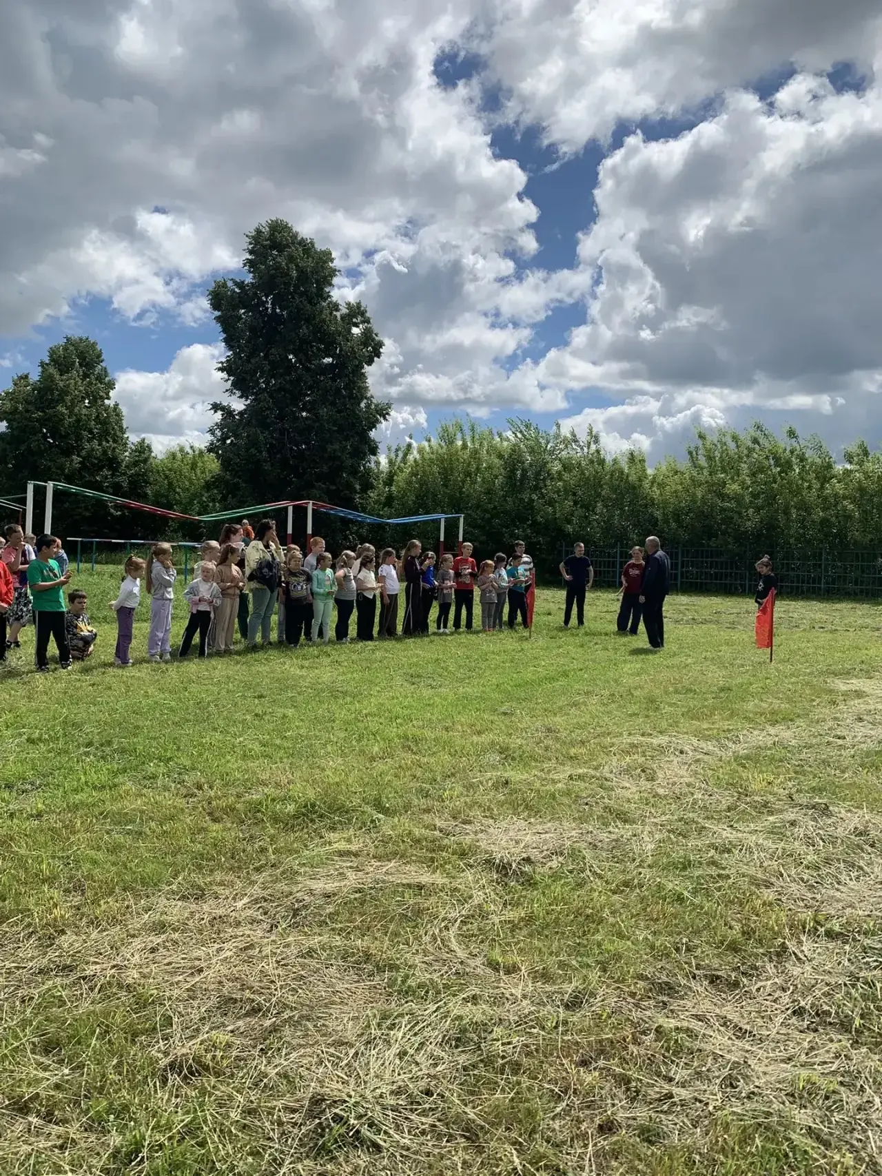 Яркий день в лагере «Солнышко»! ☀️
Сегодня у нас было невероятно весело и насыщенно:
🌿 1 и 3 отряды