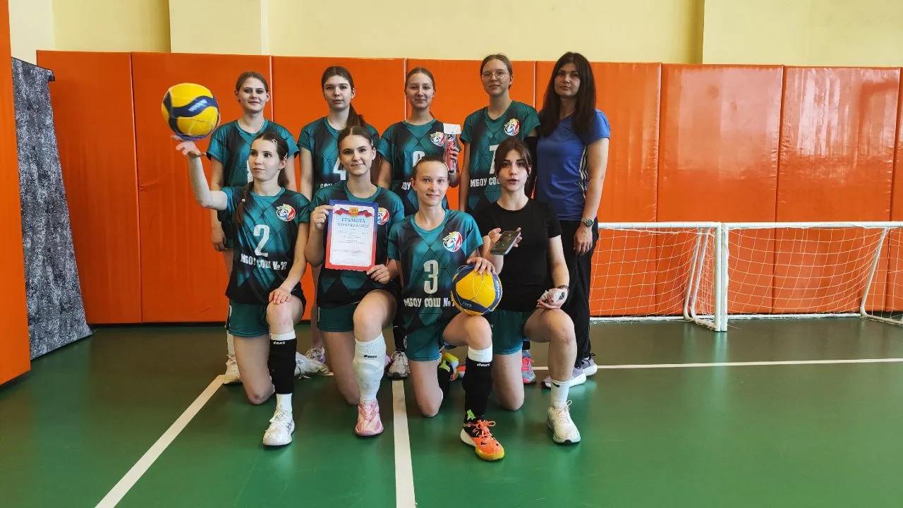 Вот и завершились соревнования  Брянской школьной лиги волейбола -  женская команда МБОУ СОШ №72 зан
