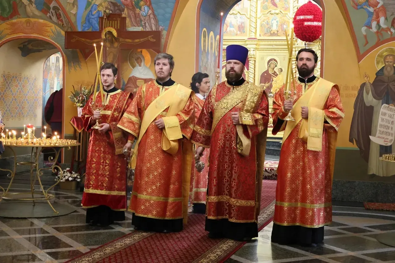 В Неделю о слепом митрополит Иркутский и Ангарский Максимилиан совершил Божественную литургию в кафе