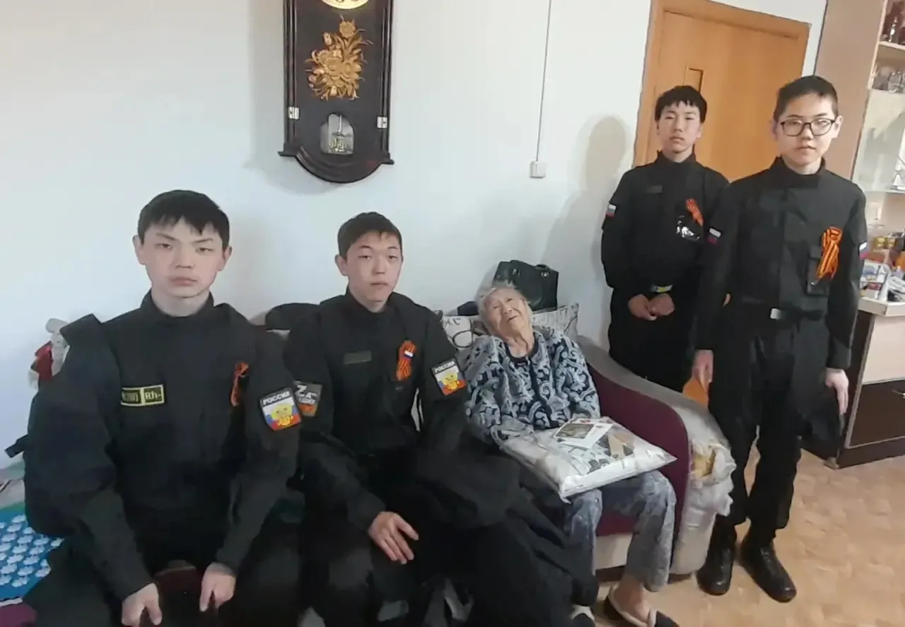 Наши ученики продолжают оказывать шефскую помощь и поздравлять ветеранов с Днём Победы! 🌷  Спасибо н