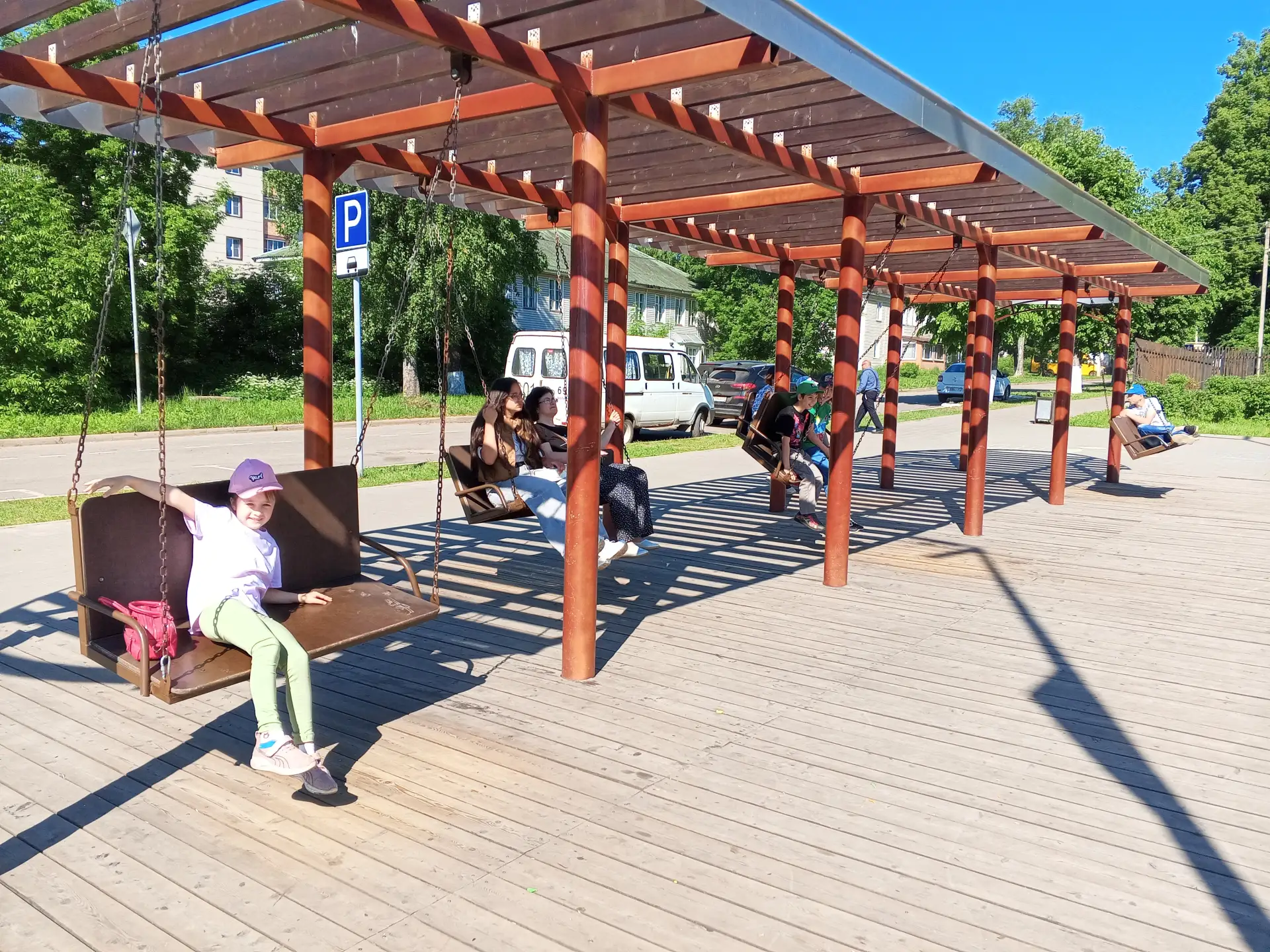 Продолжилась прогулка для наших ребят по площади Ленина, на которой можно увидеть установленные каче