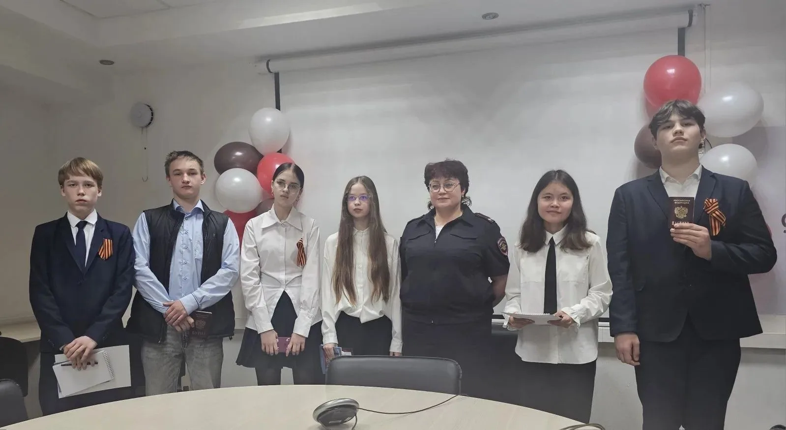 Торжественное вручение паспортов приуроченное к Дню Победы состоялось в Центре "Мои Документы"  🔸8 м