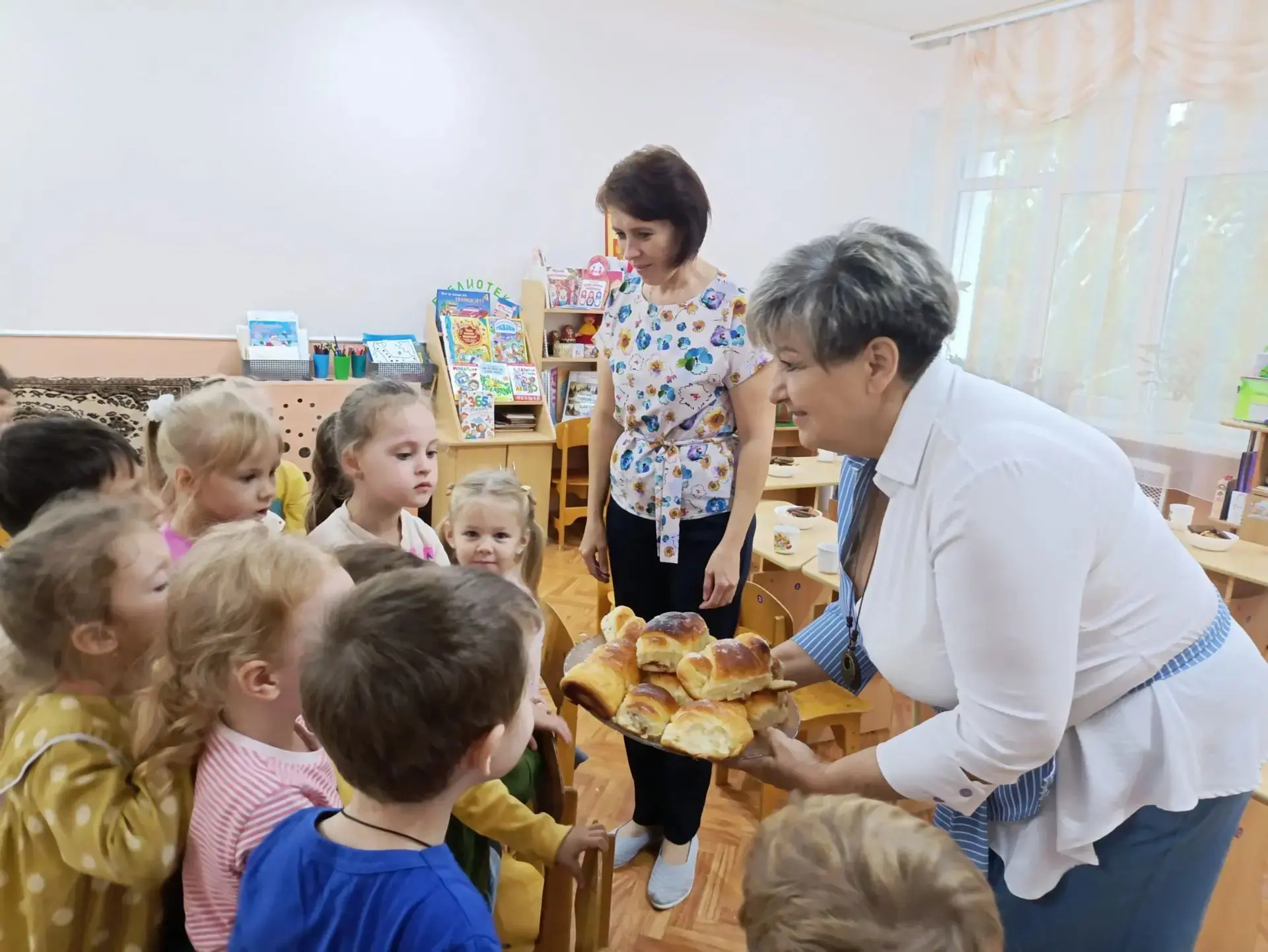 🎉 Встреча в средней группе ко Дню пожилого человека: тепло, разговоры и чаепитие! 🎉