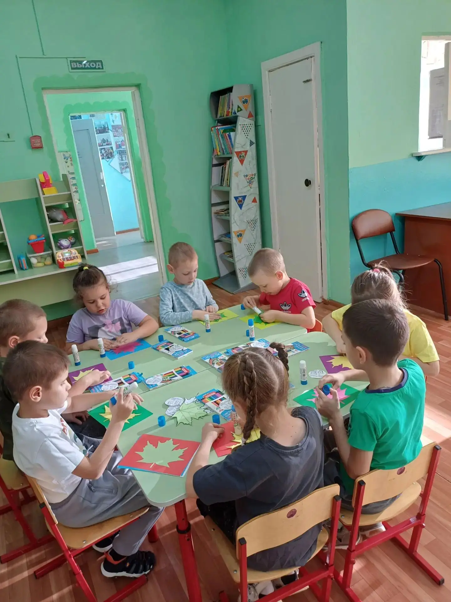Подготовительная группа. Поздравительная открытка для бабушек и дедушек. Цель: Воспитыв...