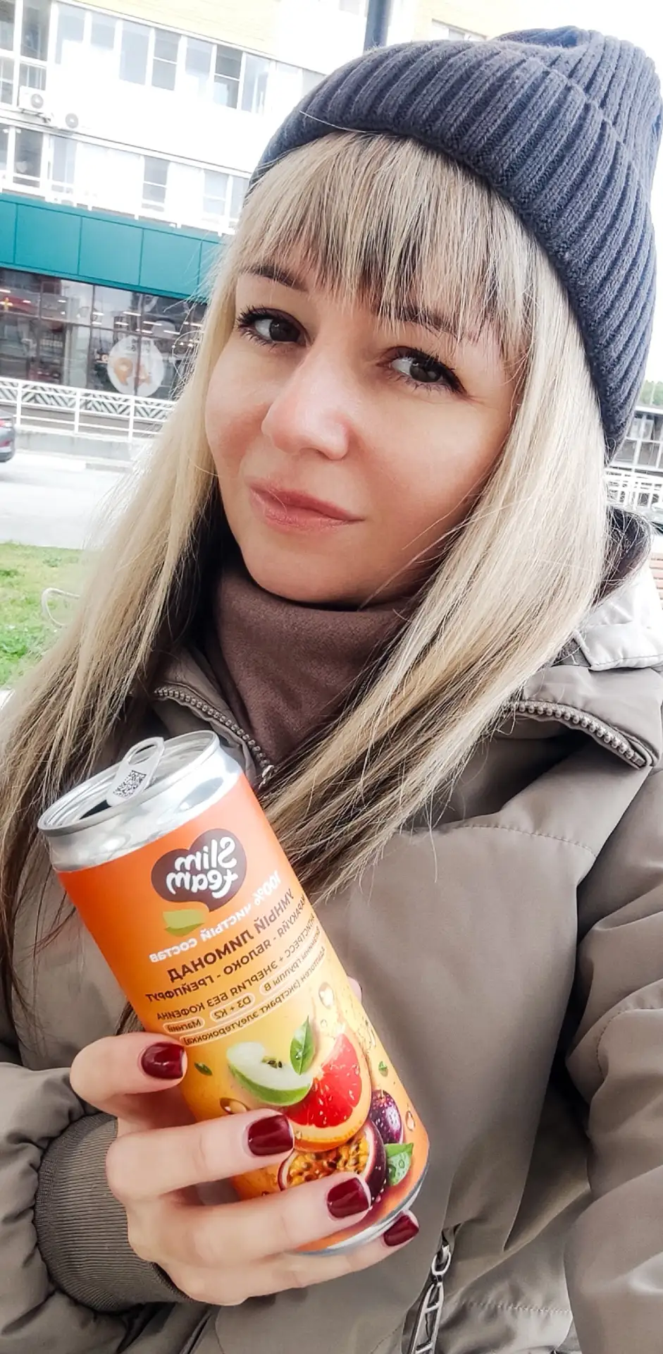 Пока жду сына с тренировки — устроила себе маленький перерыв ☺️🥤