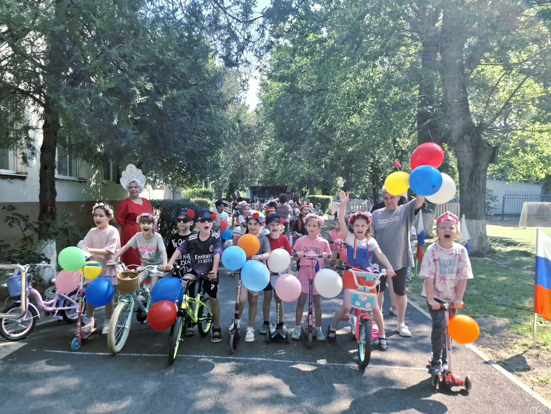 🇷🇺 Велопробег «Россия — вперёд!» 🚲

В преддверии Дня России в нашем детском саду "Тополёк" состоя
