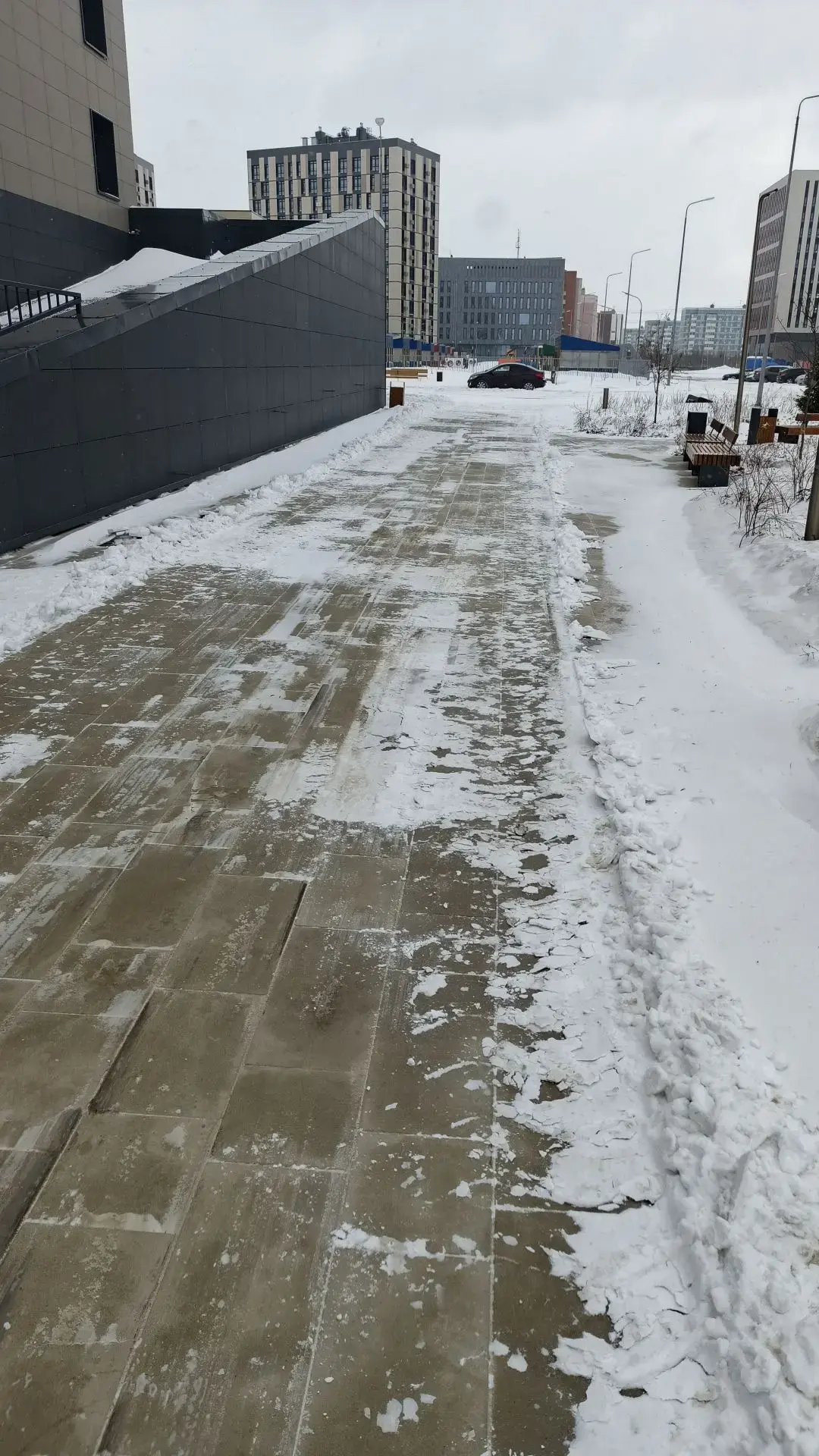 О чём думает водитель погрузчика, когда чистит снег в Преображенском?