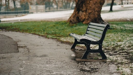 В Парке Маяковского в Екатеринбурге начали строить гигантскую новогоднюю горку