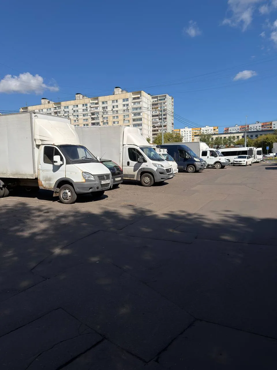 На Краснодарской ул. работает целый автовокзал. Невозможно пройти к школам на Белоречен...