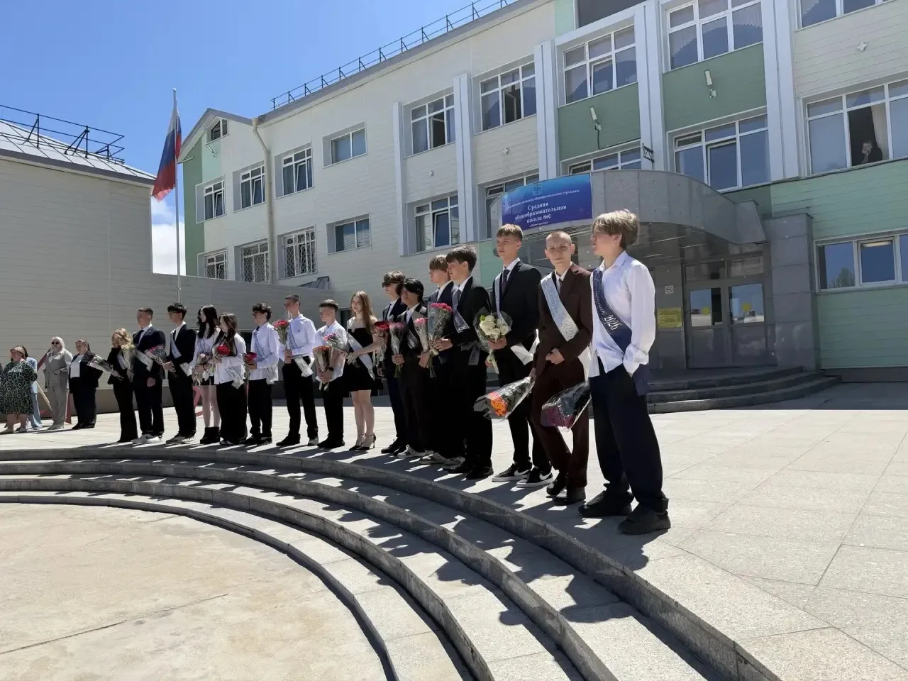 💐Трогательный праздник юности: торжественная линейка прошла для девятиклассников МАОУ СОШ №6 г.   Юж