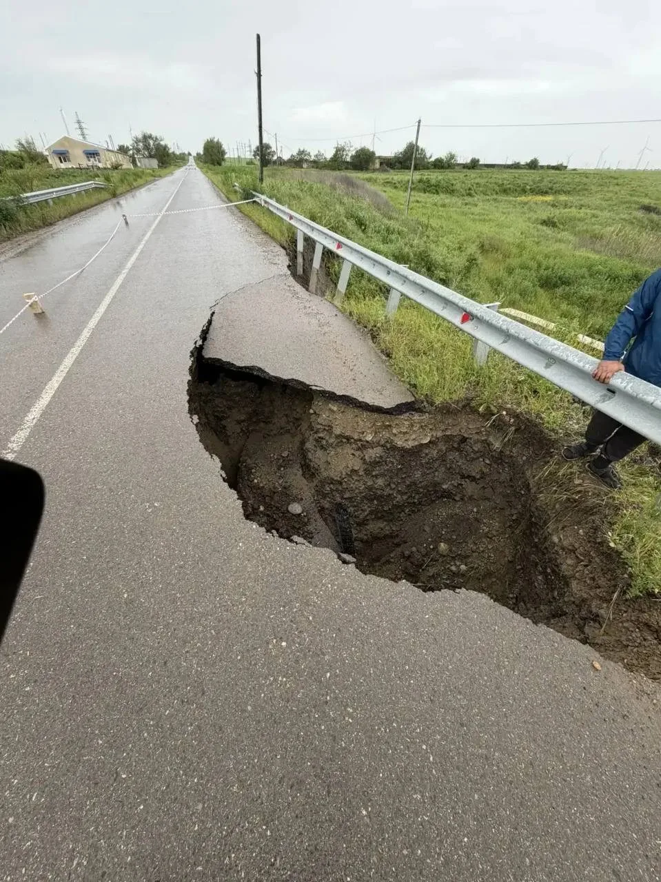 Реверсивное движение организовали на месте обрушения моста в хуторе Стародворцовском   По данным гла