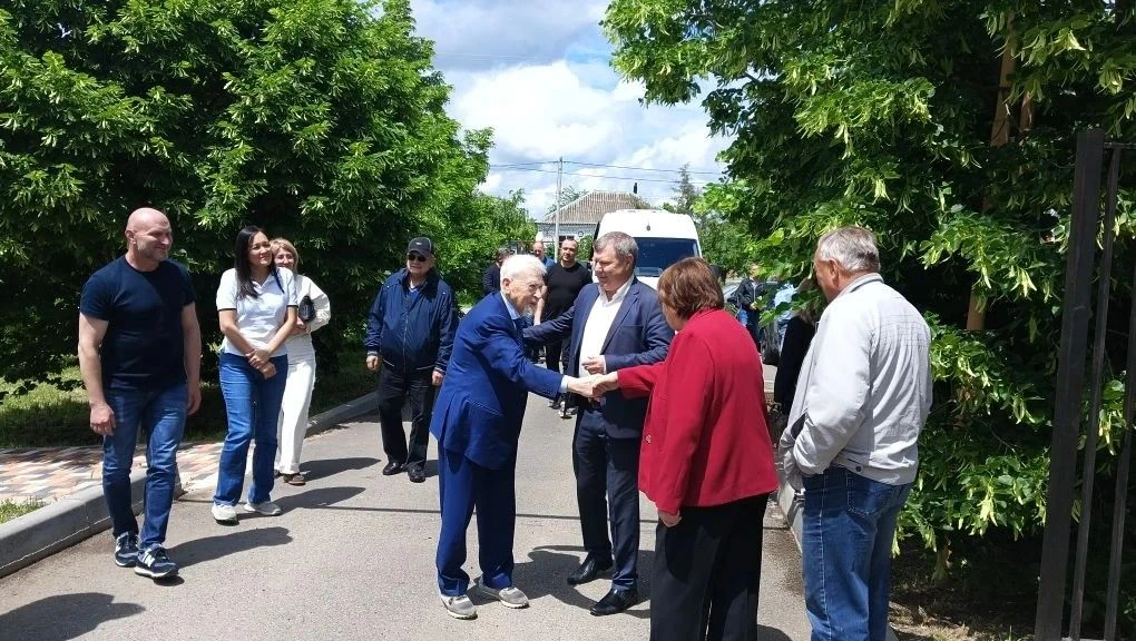В селе Дмитриевском открыта мемориальная доска в честь академика Ф.А. Сербиненко