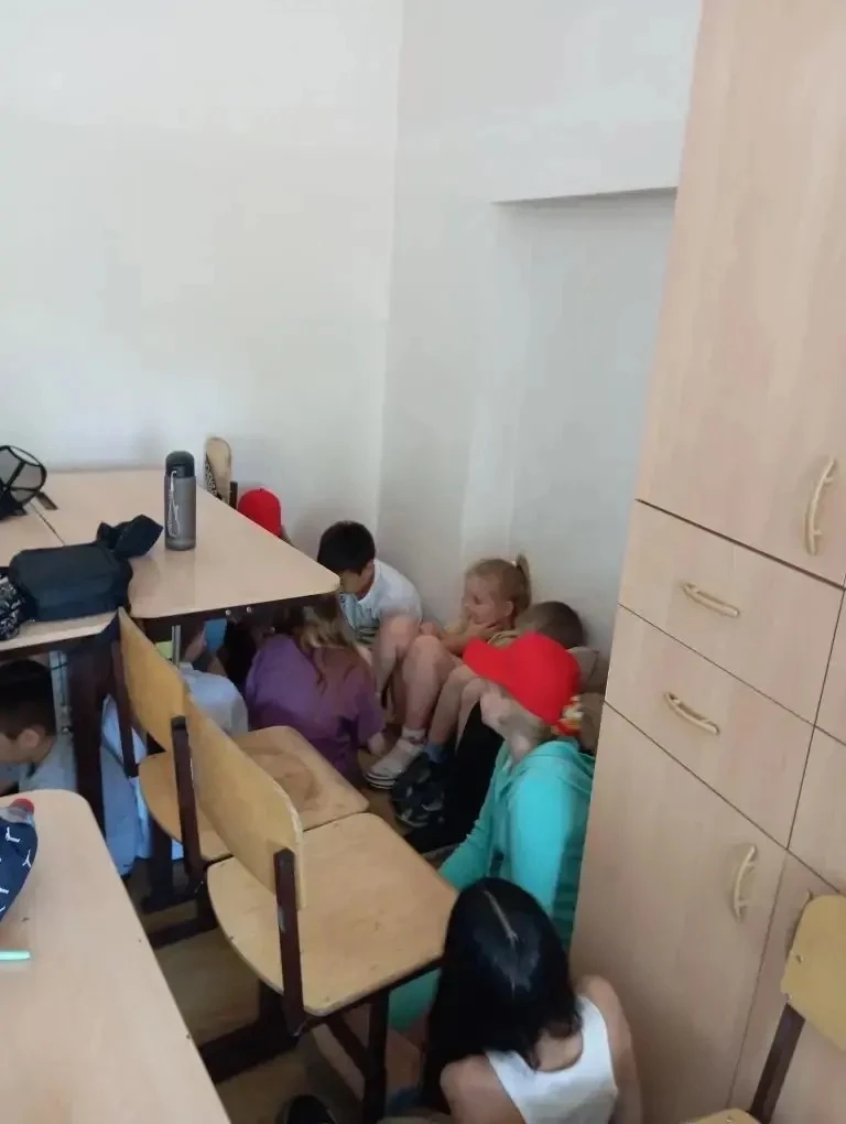 5 день в лагере «Непоседы» прошёл под девизом «Безопасность и здоровье». 
Во всех отрядах прошли бес