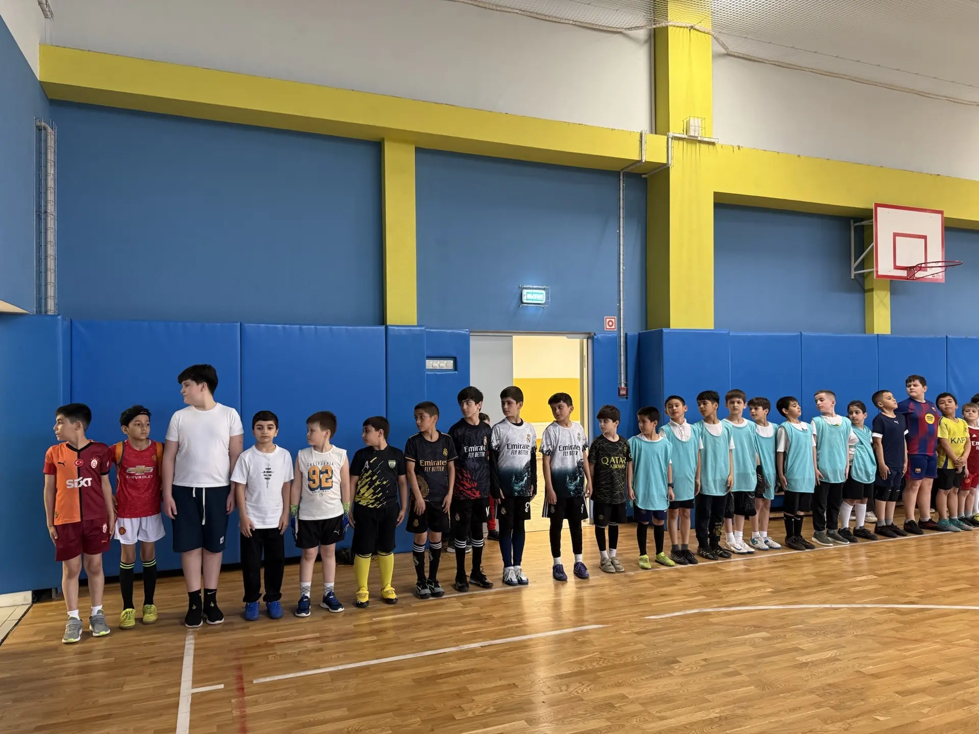 ⚽️ Азарт, голы и командный дух!  В нашей школе гремел настоящий футбольный бой! 🏆 На площадке встрет