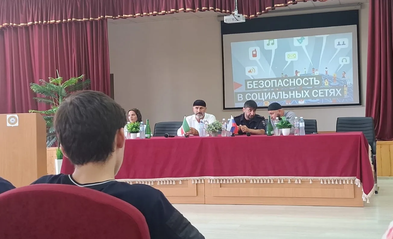 09.07.2026 в актовом зале МБОУ «Червленская СОШ №3»прошла встреча инспектора по делам несовершенноле