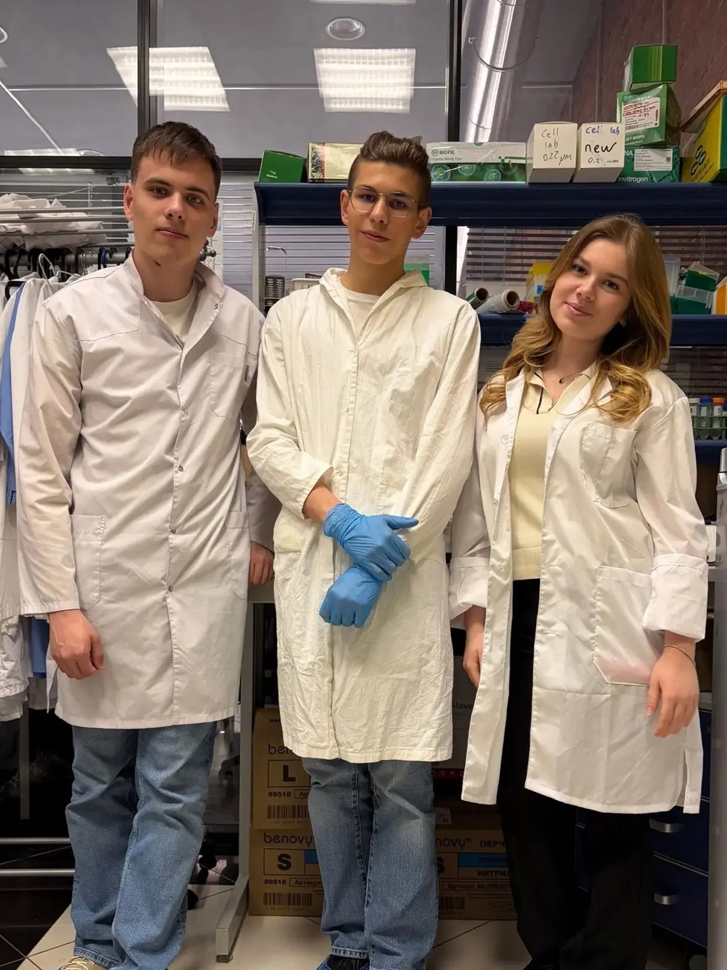 Нефть под микроскопом 🔬

Фёдор Ширин из 10 «Ж», София Фалько и Александр Каменев из 10 «А» изучили 