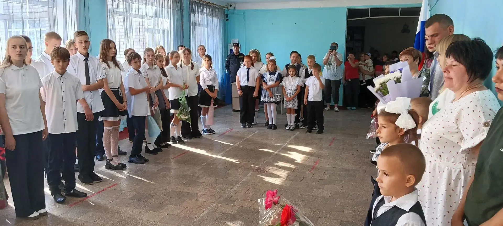 Сегодня, 1 сентября, в нашей школе состоялась традиционная торжественная линейка, ознам...