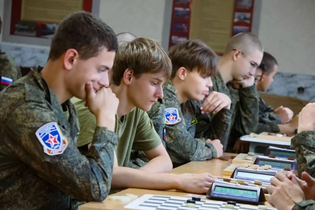 НА СБОРАХ «ГВАРДЕЕЦ» ОПРЕДЕЛИЛИСЬ ПОБЕДИТЕЛИ СОРЕВНОВАНИЙ ПО ШАХМАТАМ И ШАШКАМ