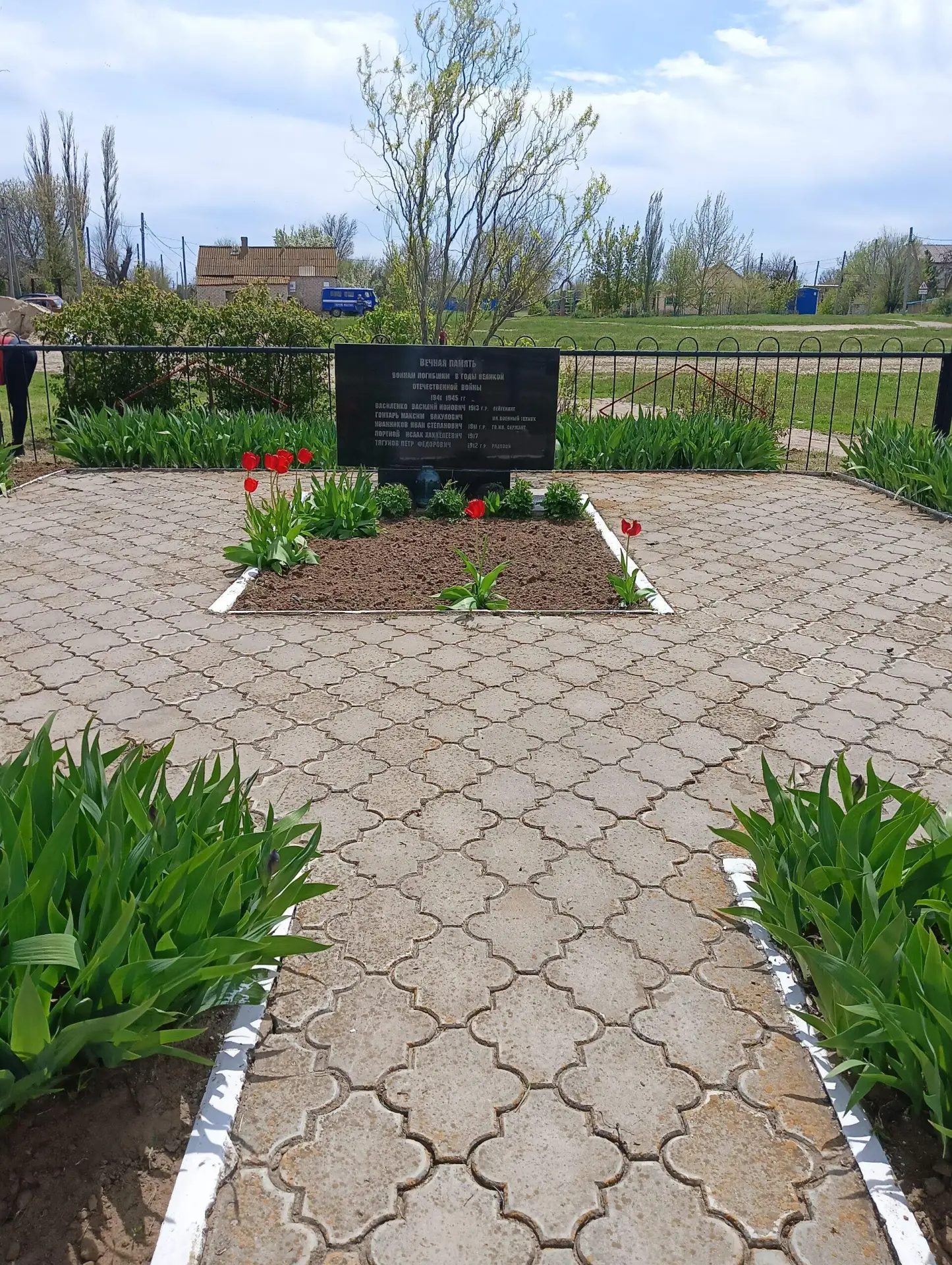 🌱 Весенний субботник в п. Прудовый!🧹

Весна — это не только время пробуждения природы, но и пора н