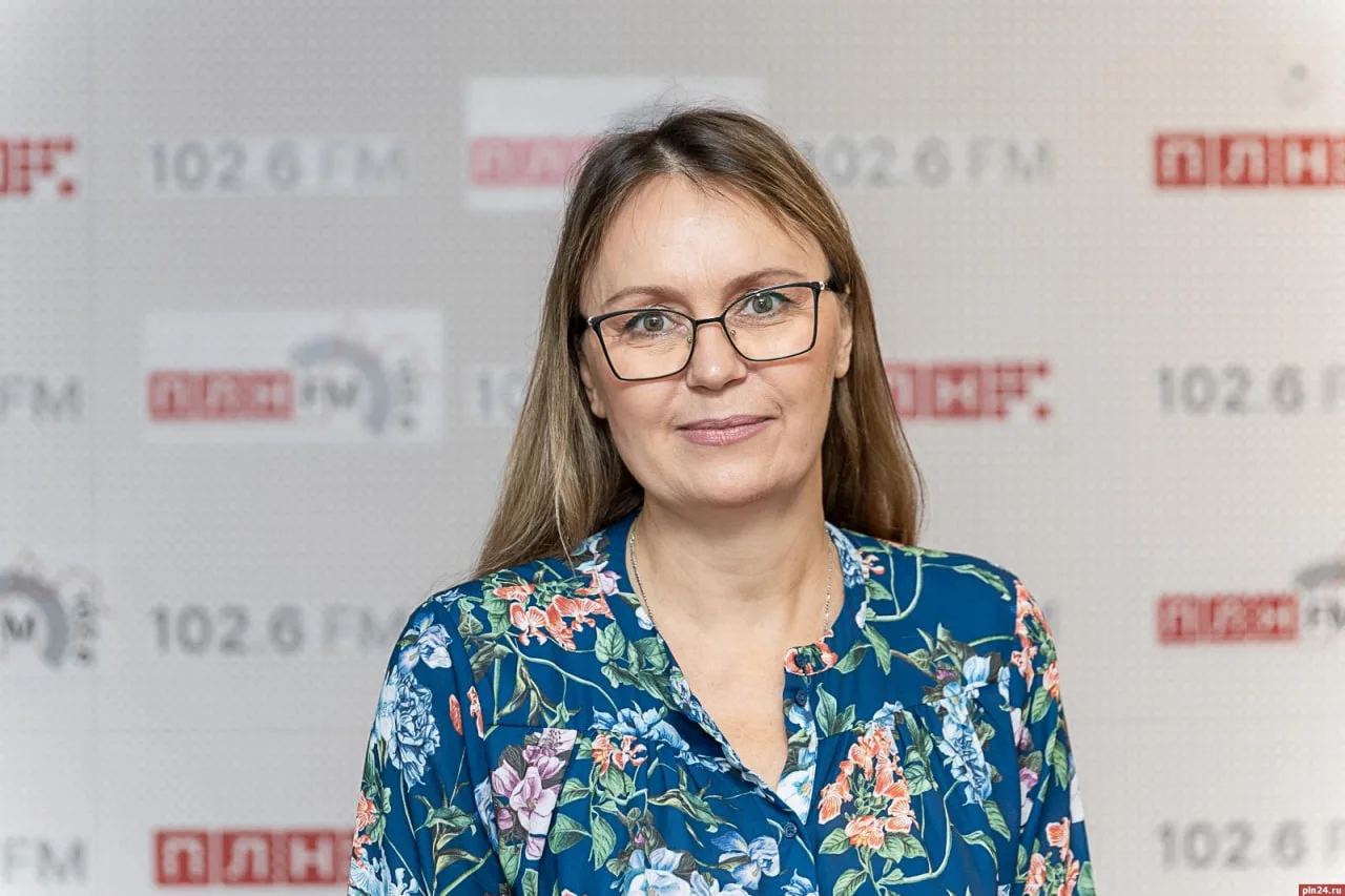 🏰 Туристы уезжают разочарованными: в Изборске предложили продлить работу музеев и креп...