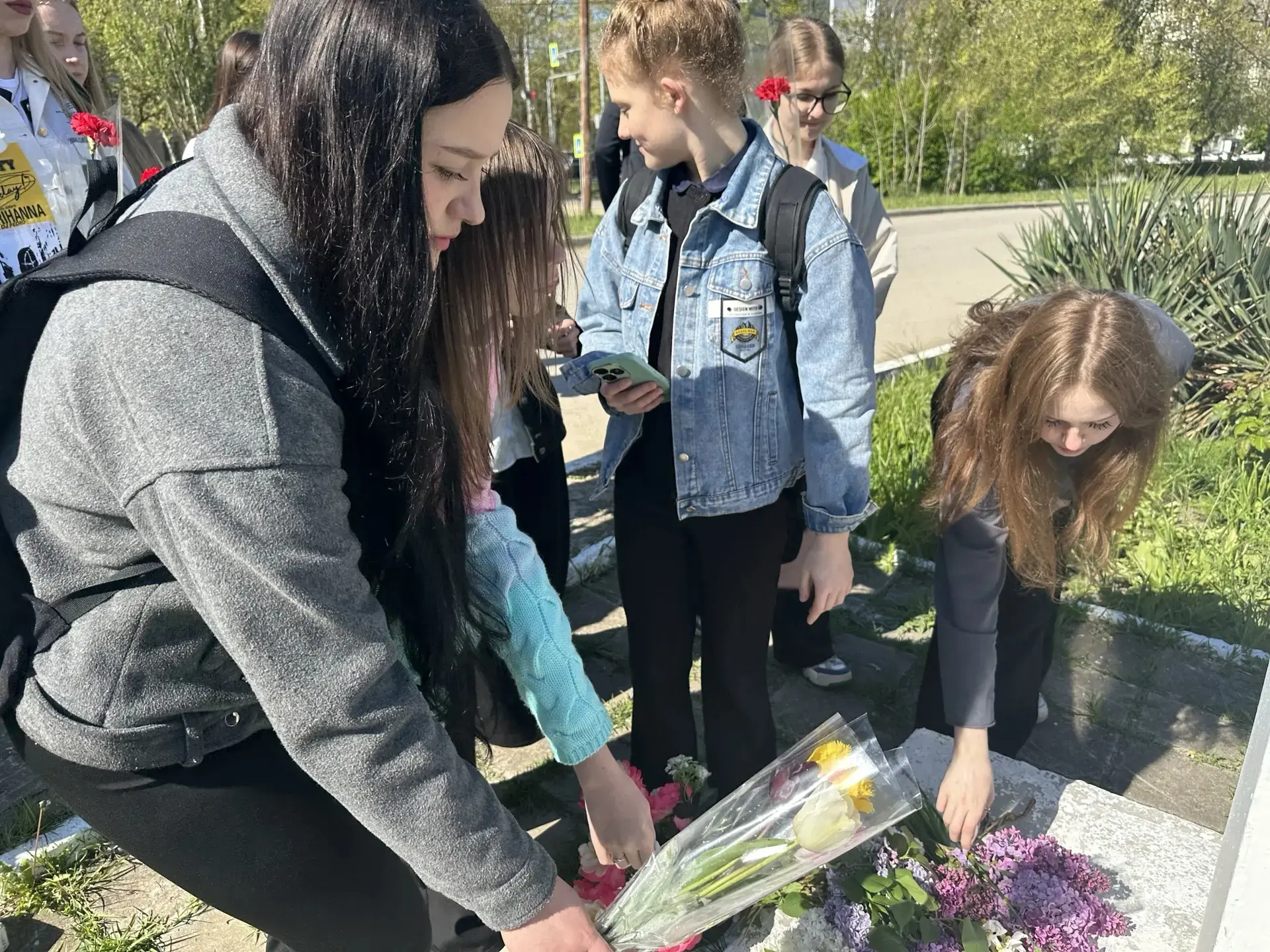 💐«Цветы у обелиска»💐  ⭐️В преддверии 9 Мая учащиеся нашей школы с гордостью присоединились к Всеросс