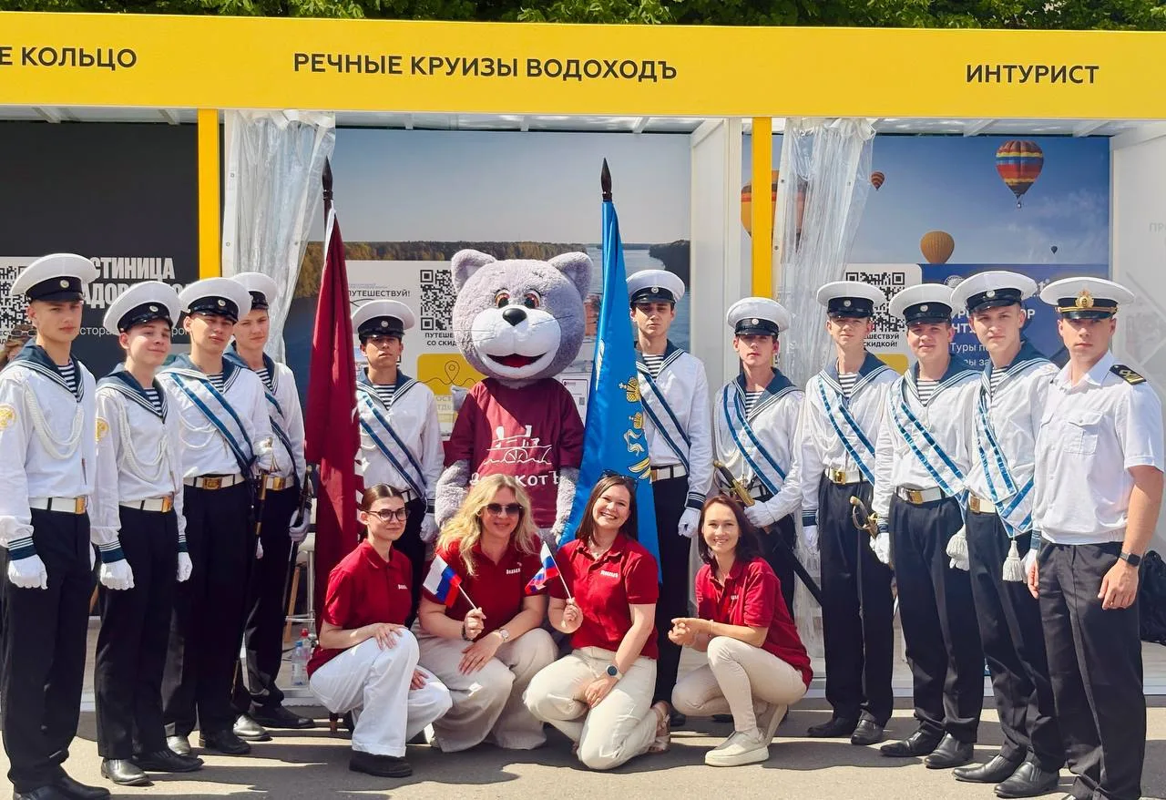 Курсанты Академии водного транспорта приняли участие в открытии Международного туристич...