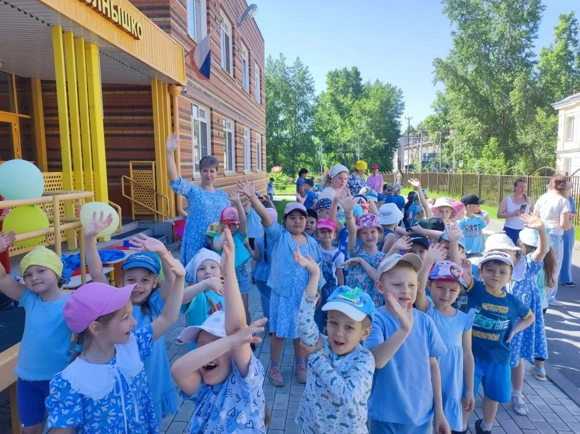 Голубой день: Цветная радуга в детском саду! 💙