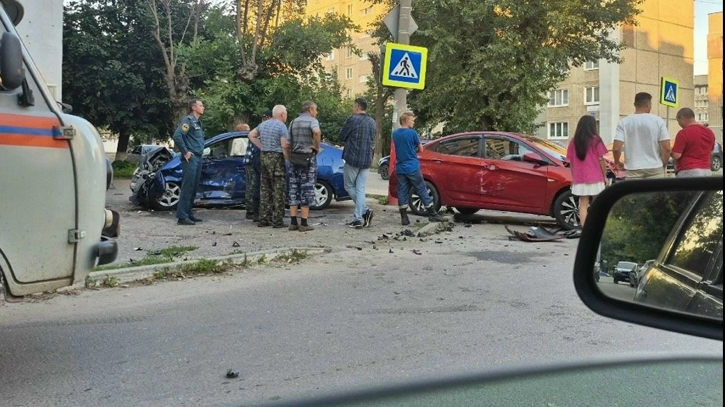В Муроме три человека пострадали в ДТП с вылетом автомобиля в здание