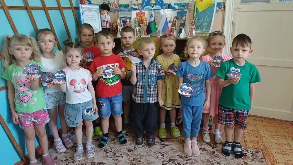 В преддверии праздника в разновозрастной группе 5-7лет  прошло занятие посвящённое "Дню России". С р