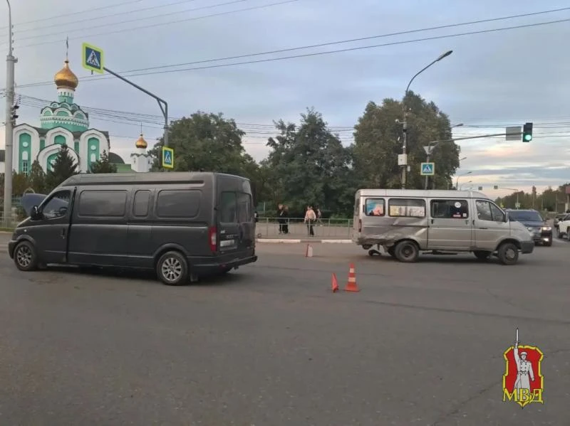 Четверо человек, в том числе подросток пострадали в ДТП с маршруткой в Волжском.