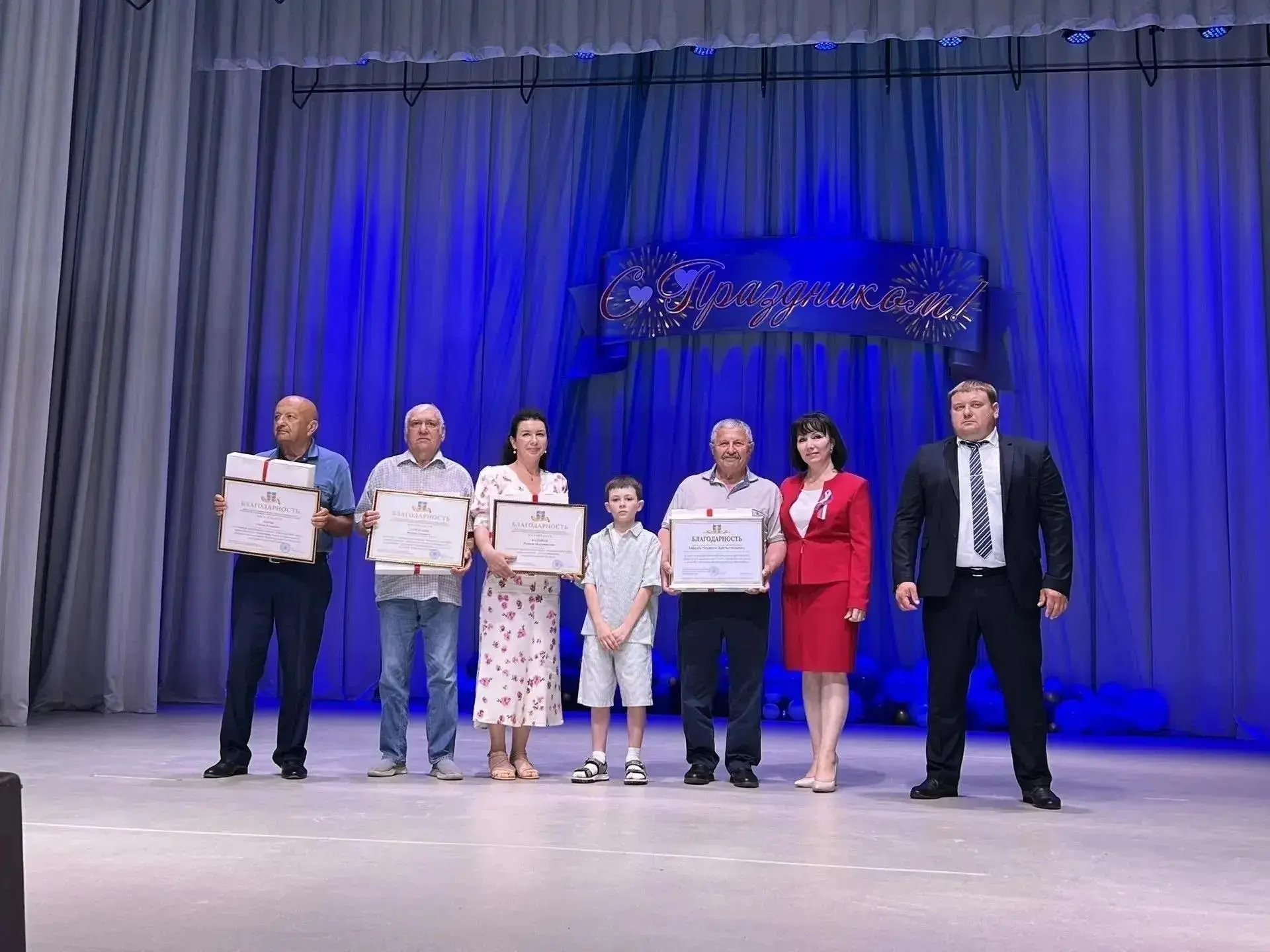 В Доме культуры посёлка Виноградный  прошло торжественное мероприятие в честь 90-летия посёлка. Нагр