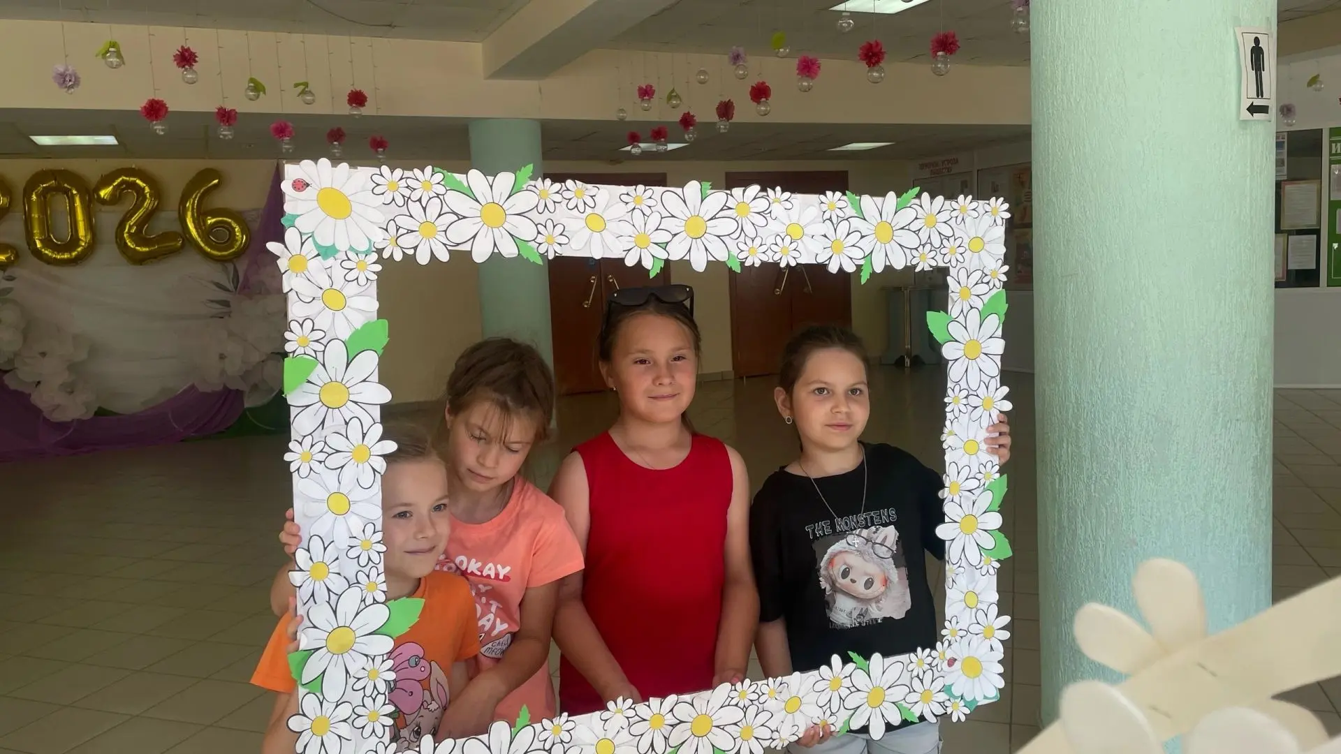 Сегодня сводный отряд посетил РДК «Дружба»! Ребята стали гостями праздничного мероприятия, посвященн