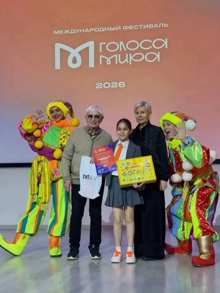 Голос, который услышал мир

Воспитанница Центра искусств и культуры Тобольска Илария Приёмщикова д