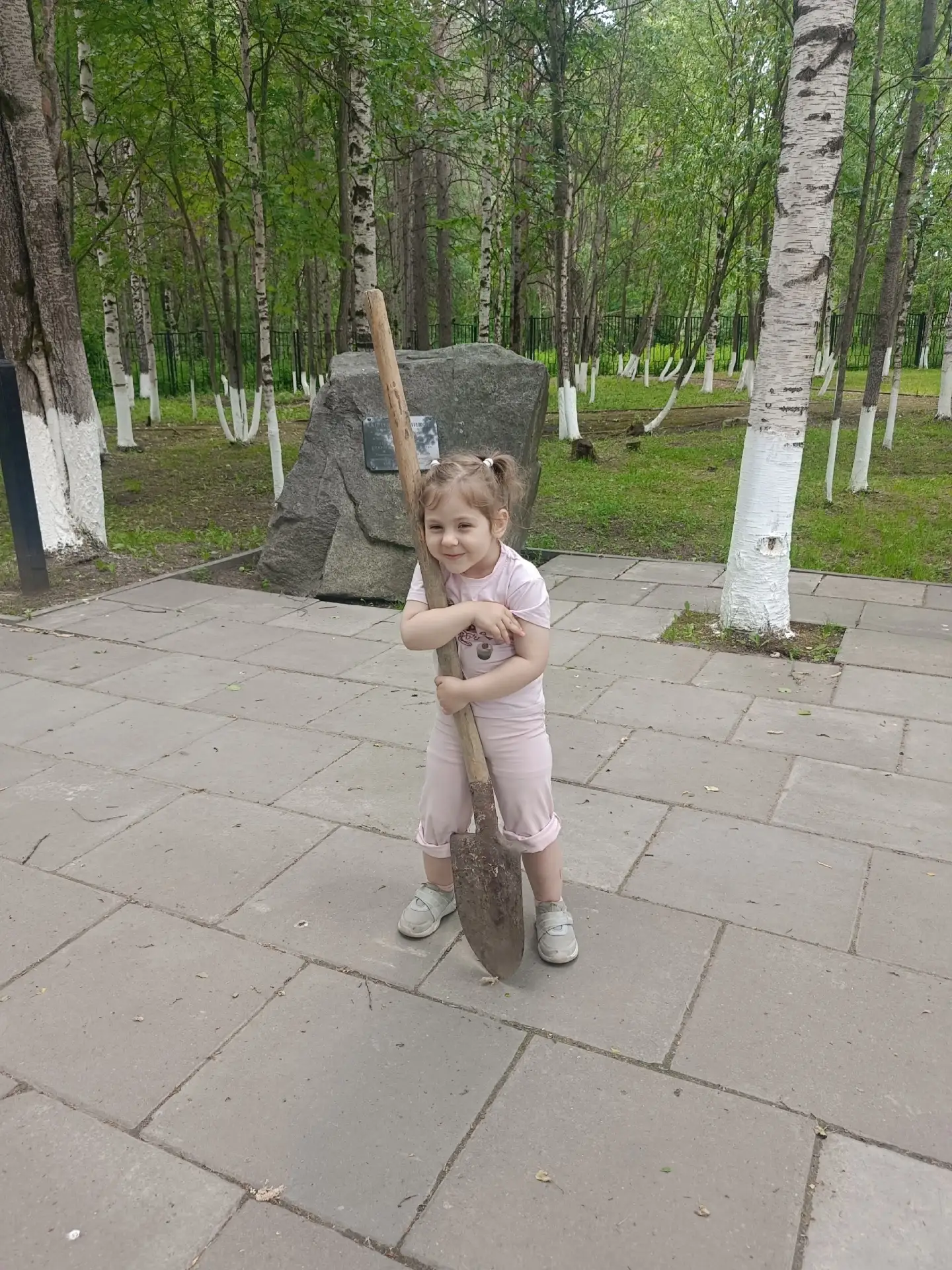 Связь поколений: вместе сажаем будущее🌱🌳

Есть моменты, которые становятся не просто делами, а нас